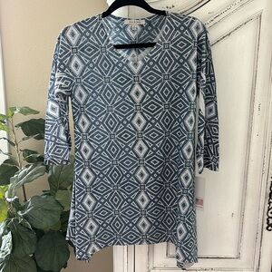 NWT Jess & Jane 3/4 length sleeve blue patterned tunic top, Women’s size Small